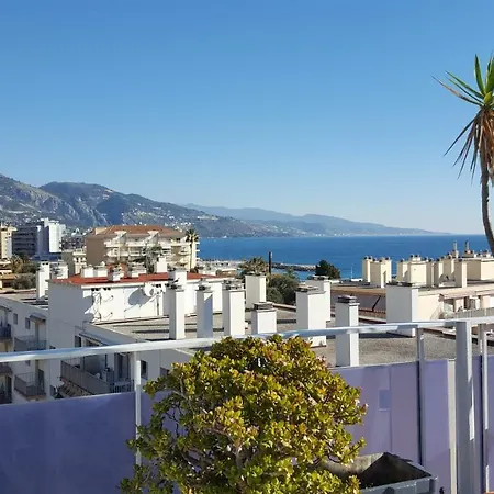 Chez Lola, A La Plage, A Roquebrune-cap Martin * רוקברון-קאפ-מרט