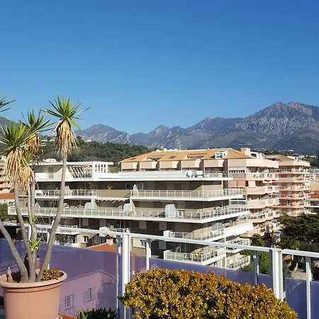 Chez Lola, A La Plage, A Roquebrune-cap Martin *